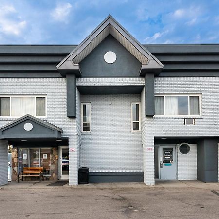 Travelodge By Wyndham Calgary South Exterior photo