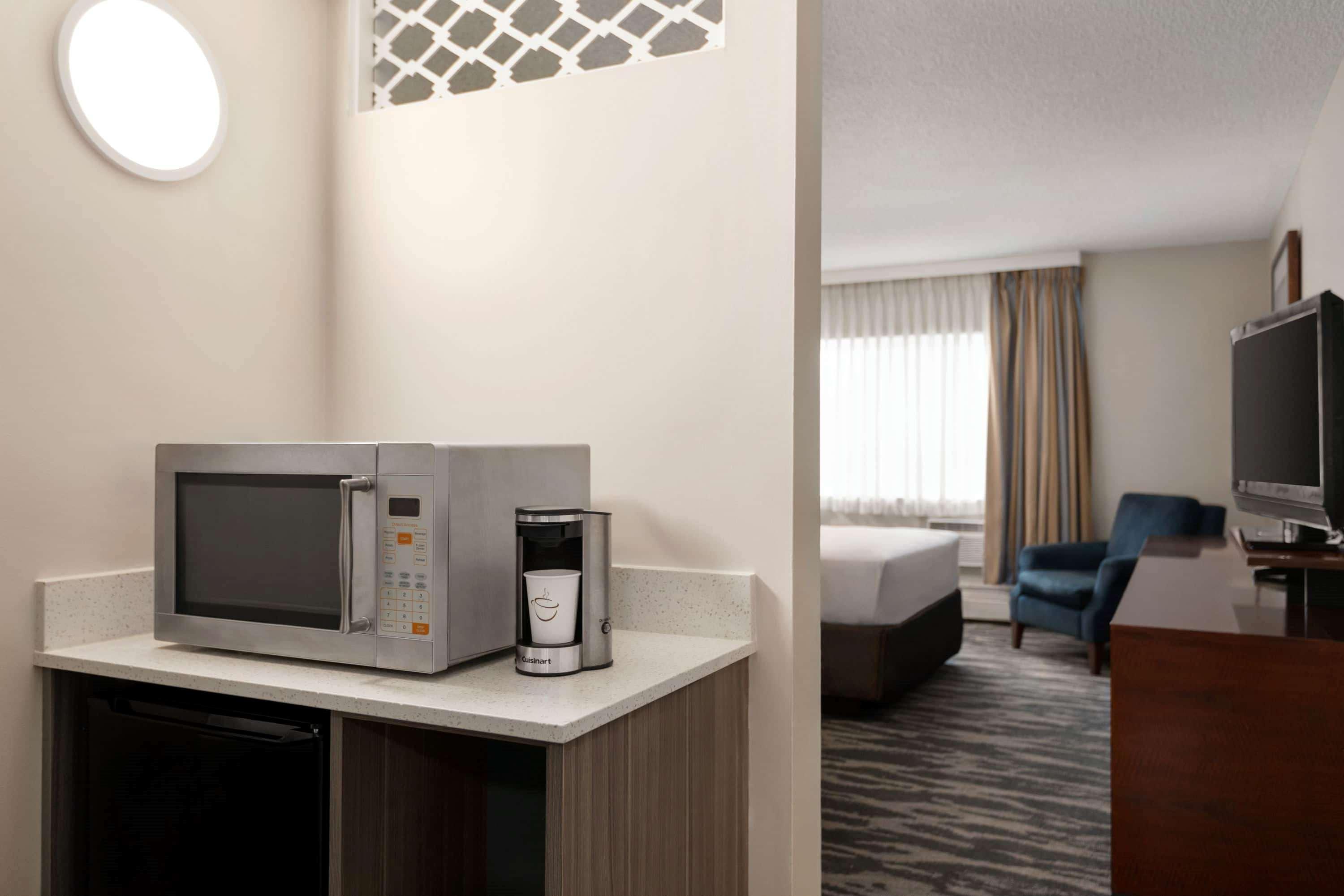 Travelodge By Wyndham Calgary South Exterior photo
